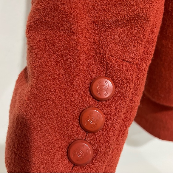 VINTAGE CHANEL BOUTIQUE Wool Blazer & Skirt Set – Size 38 (1998 Collection) - Picture 4 of 8